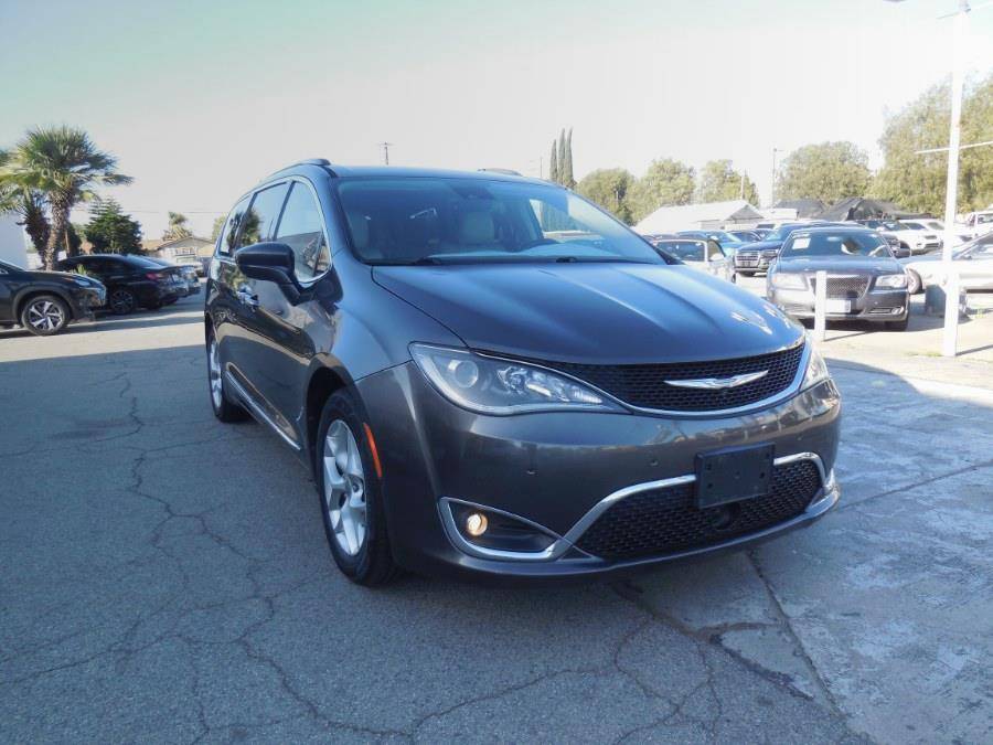 2017 Chrysler Pacifica Touring L Plus — Minivan — 127,479 mi — Hawaiian Gardens, CA
