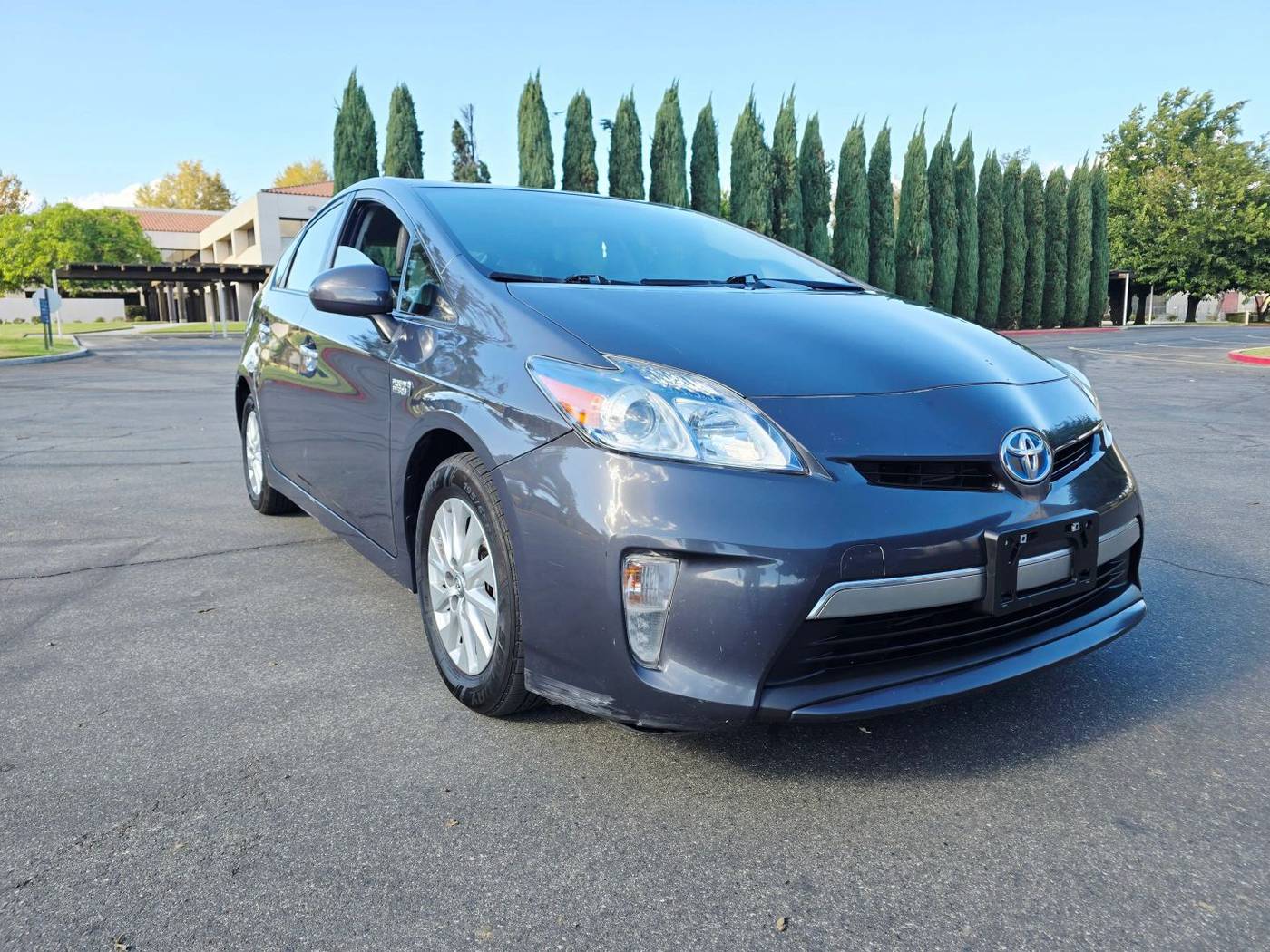 2014 Toyota Prius Advanced — Hatchback — 117,281 mi — Riverside, CA
