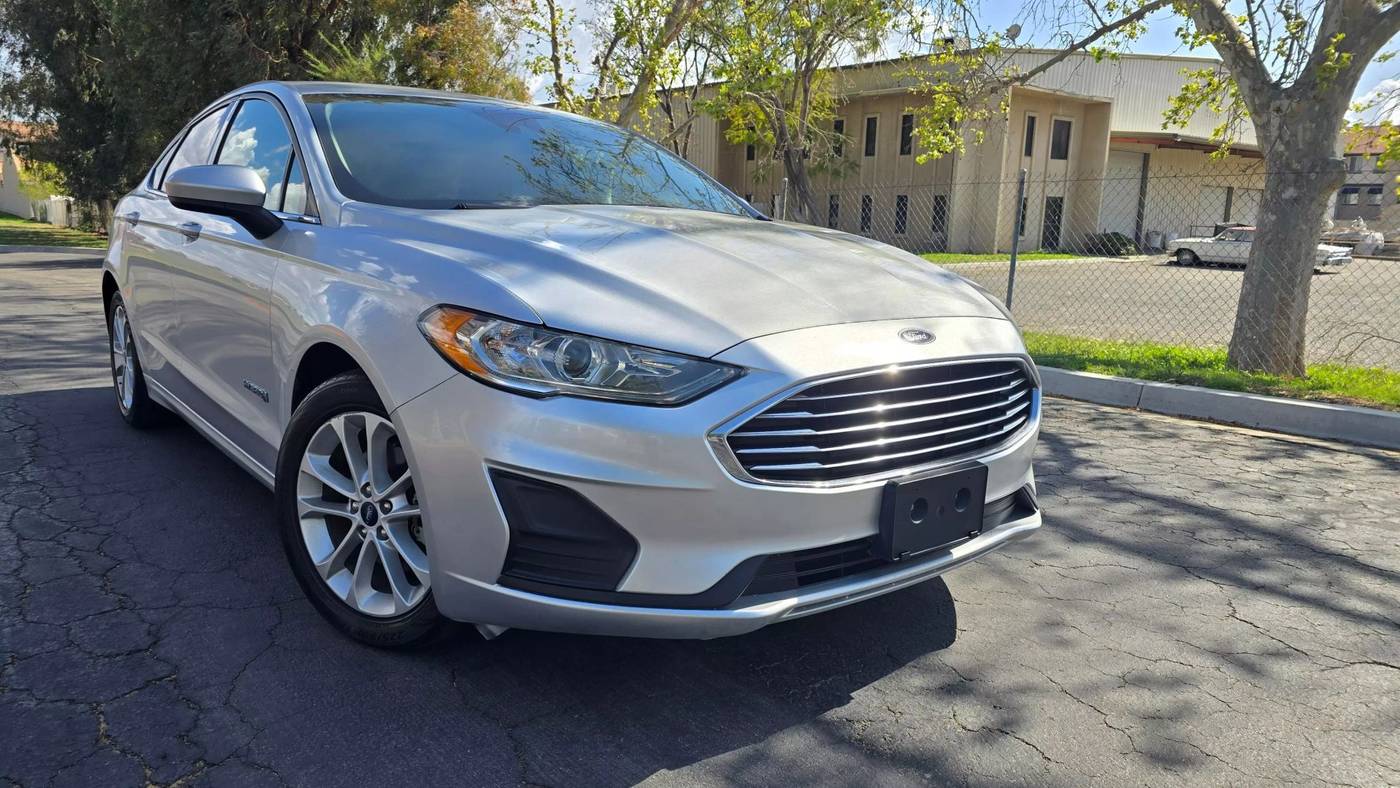 2019 Ford Fusion Hybrid SE — Sedan — 98,470 mi — Riverside, CA