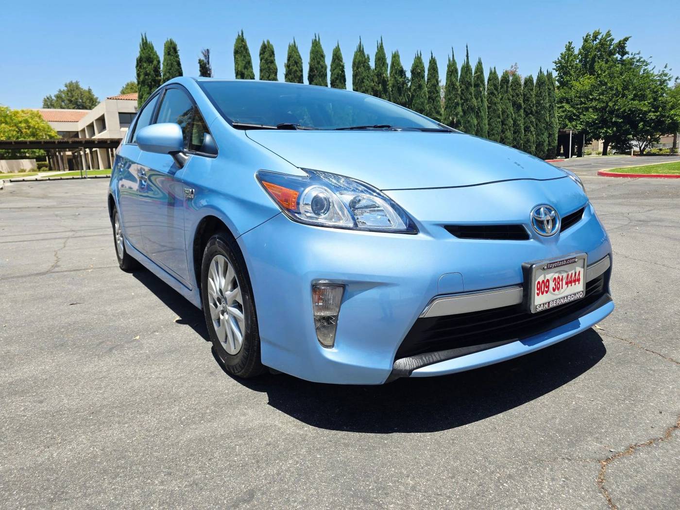 2014 Toyota Prius Advanced — Hatchback — 72,540 mi — Riverside, CA