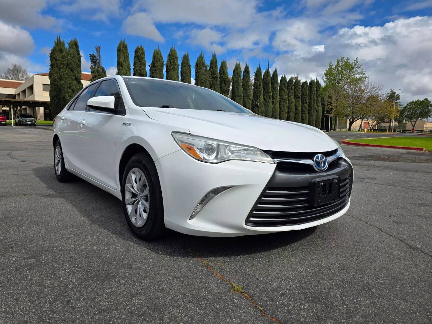 2016 Toyota Camry Hybrid LE — Sedan — 122,741 mi — Riverside, CA