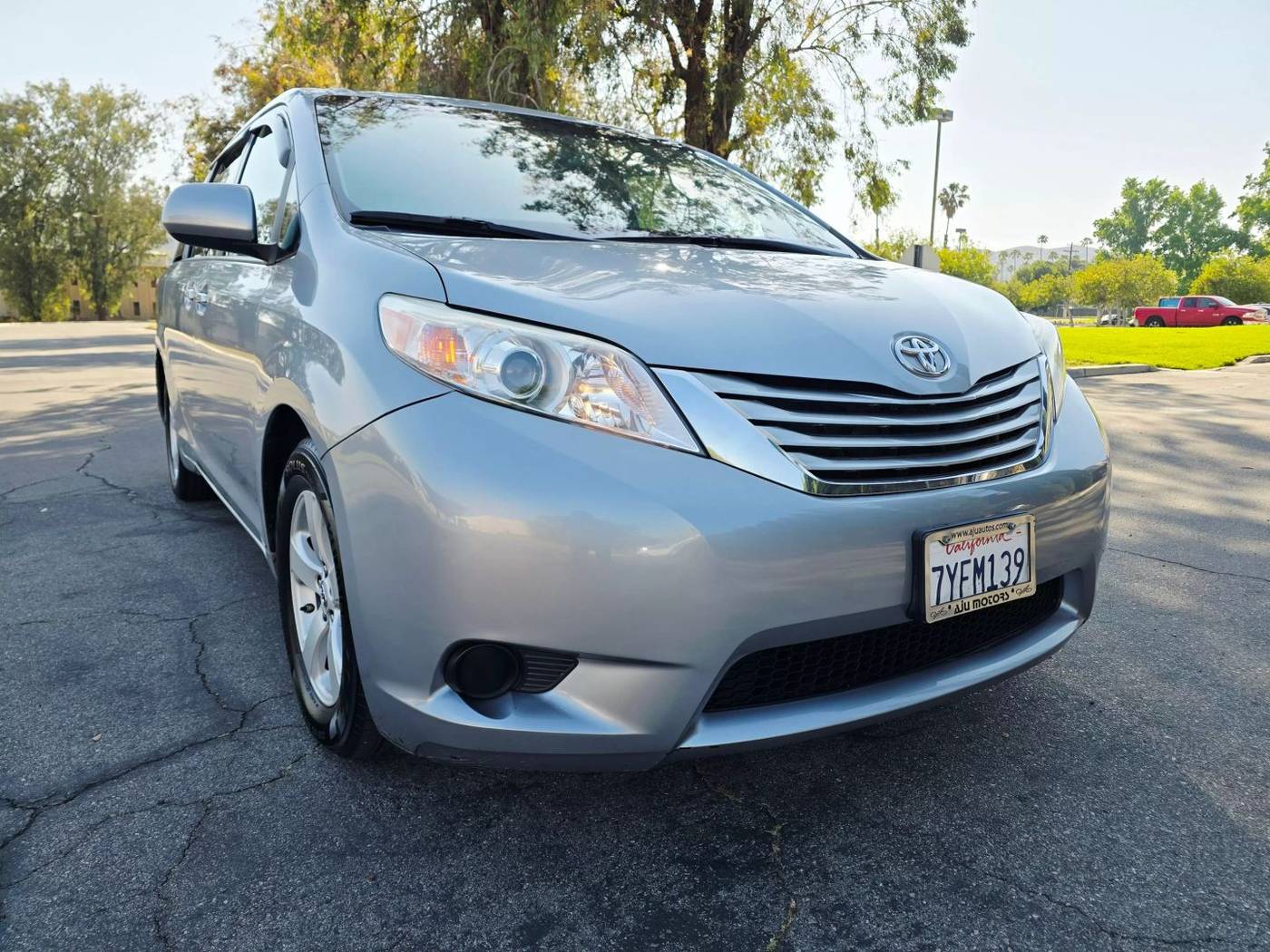 2017 Toyota Sienna LE — Minivan — 118,413 mi — Riverside, CA