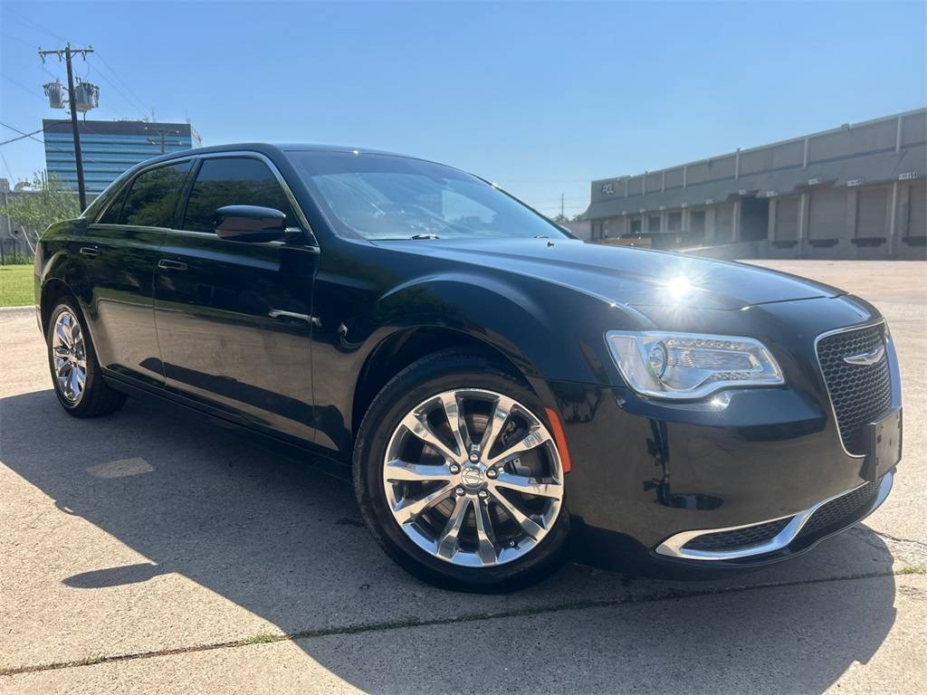 2017 Chrysler 300 Limited — Sedan — 81,233 mi — Farmers Branch, TX
