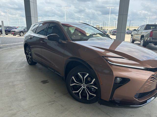 2025 Toyota Crown Signia XLE — SUV — 944 mi — Manvel, TX