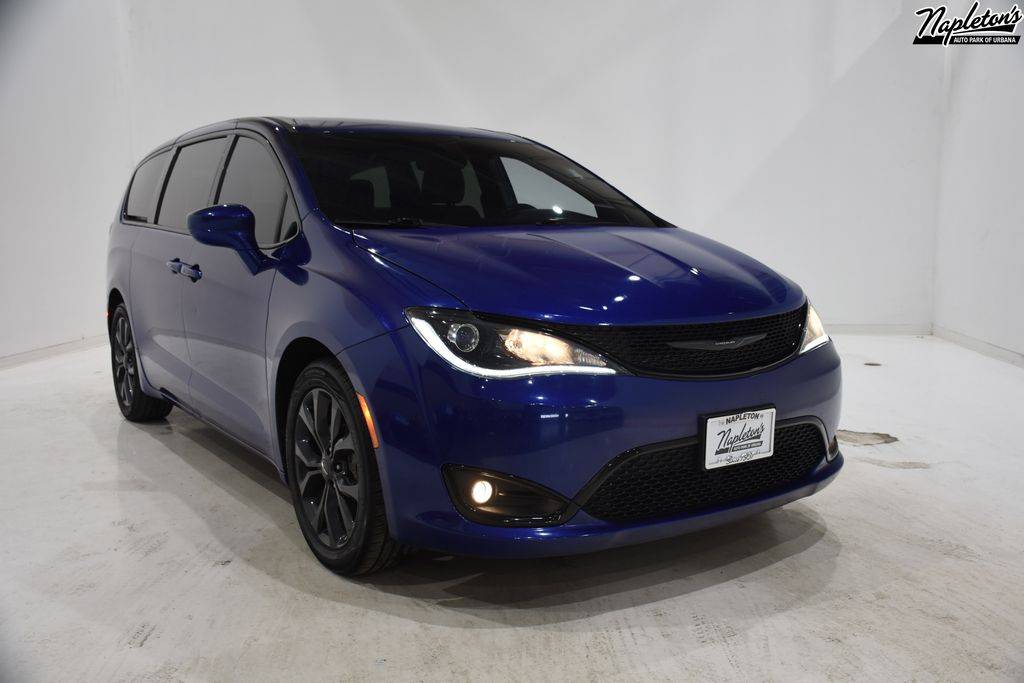 2020 Chrysler Pacifica Touring — Minivan — 87,962 mi — Urbana, IL