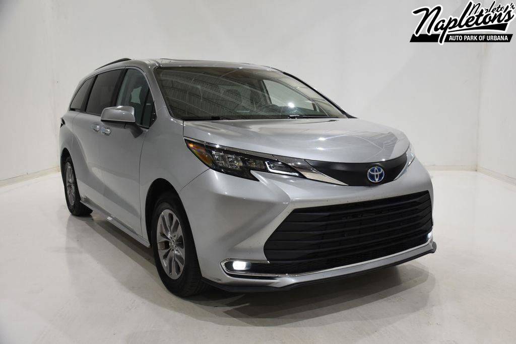 2024 Toyota Sienna XLE — Minivan — 45,344 mi — Urbana, IL