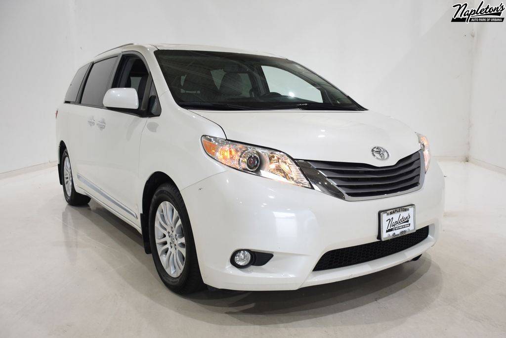 2017 Toyota Sienna L — Minivan — 29,167 mi — Urbana, IL