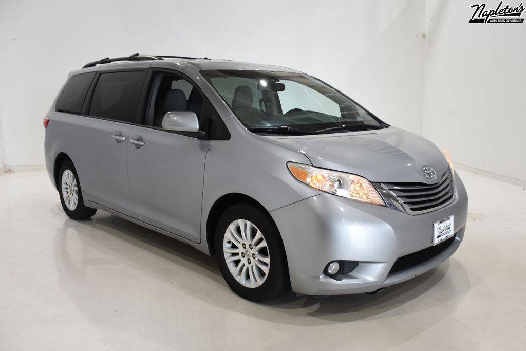 2015 Toyota Sienna XLE — Minivan — 149,079 mi — Urbana, IL