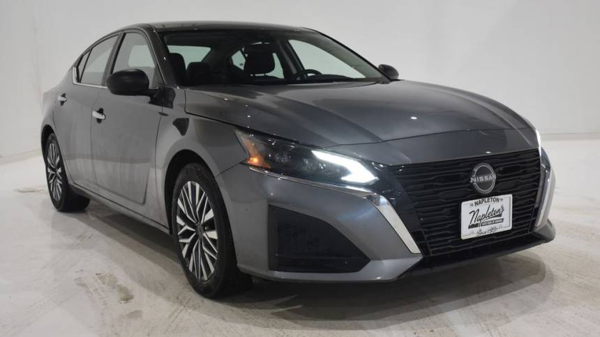 2024 Nissan Altima SV — Sedan — 32,109 mi — Urbana, IL