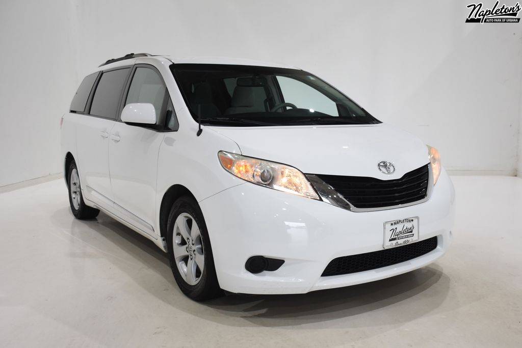 2014 Toyota Sienna LE — Minivan — 107,098 mi — Urbana, IL