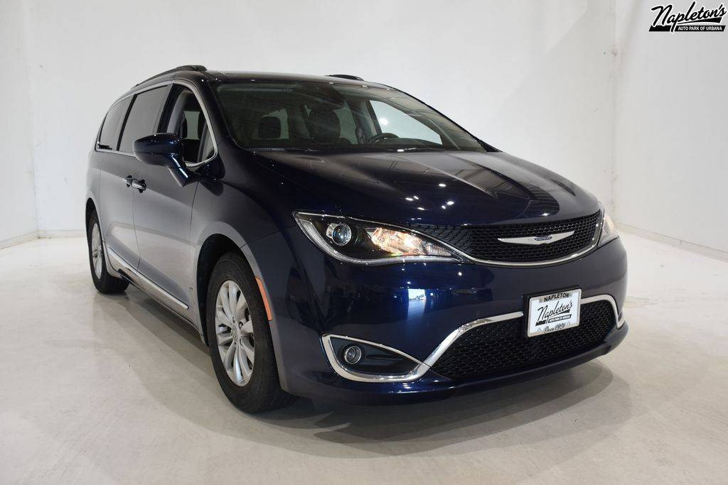 2017 Chrysler Pacifica Touring L — Minivan — 52,696 mi — Urbana, IL