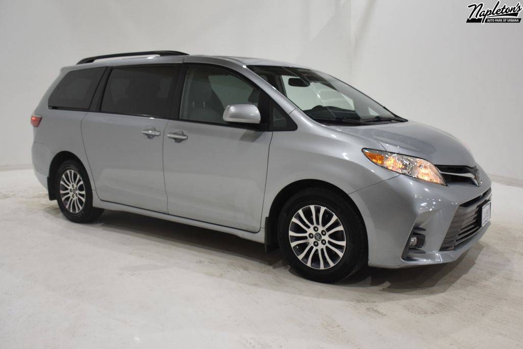 2020 Toyota Sienna XLE — Minivan — 144,787 mi — Urbana, IL
