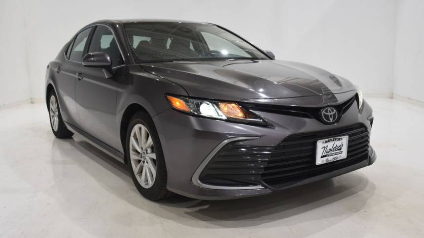 2023 Toyota Camry LE — Sedan — 21,683 mi — Urbana, IL