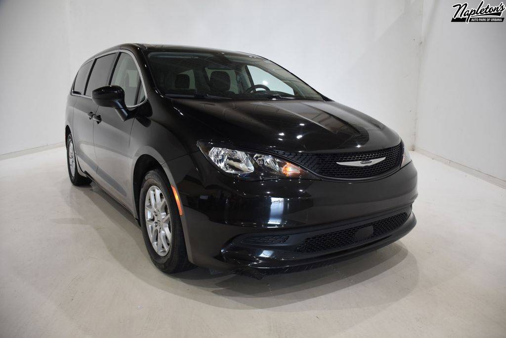 2022 Chrysler Voyager LX — Minivan — 57,476 mi — Urbana, IL