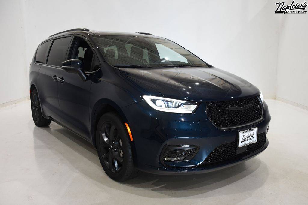 2023 Chrysler Pacifica Touring L — Minivan — 32,449 mi — Urbana, IL