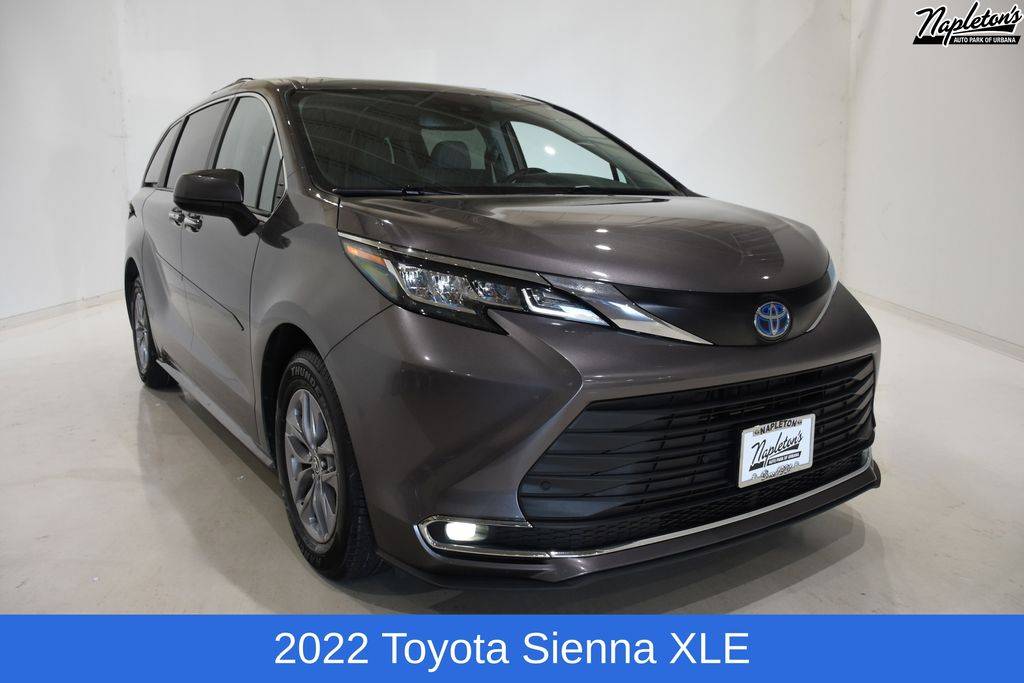 2022 Toyota Sienna XLE — Minivan — 68,297 mi — Urbana, IL