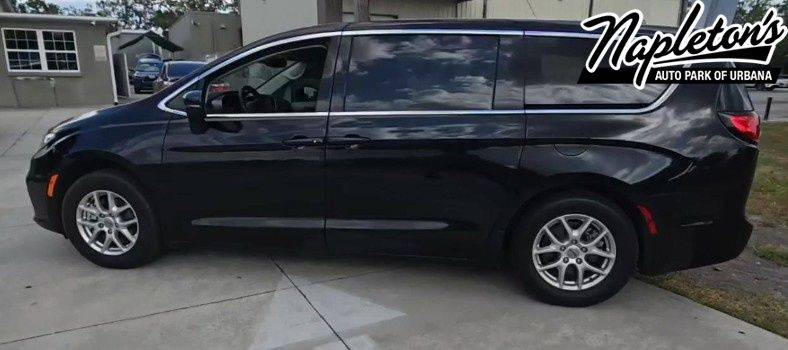 2023 Chrysler Pacifica Touring L — Minivan — 57,903 mi — Urbana, IL