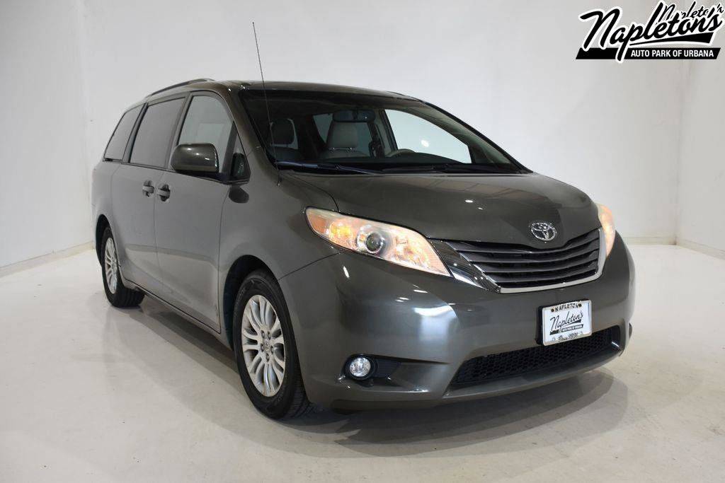 2012 Toyota Sienna Base — Minivan — 175,032 mi — Urbana, IL