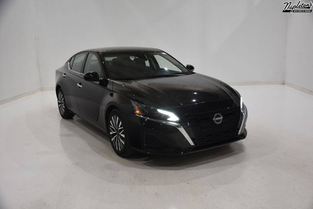 2023 Nissan Altima SV — Sedan — 57,012 mi — Urbana, IL
