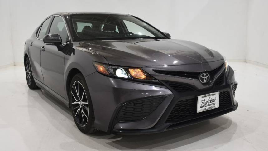 2022 Toyota Camry SE — Sedan — 10,941 mi — Urbana, IL