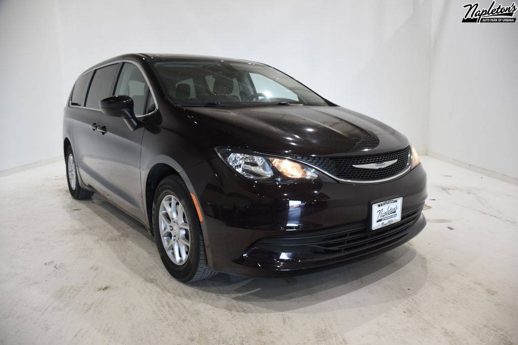 2017 Chrysler Pacifica Touring — Minivan — 121,127 mi — Urbana, IL