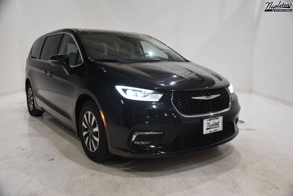2023 Chrysler Pacifica Hybrid Touring L — Minivan — 57,466 mi — Urbana, IL