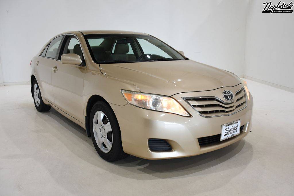 2010 Toyota Camry LE — Sedan — 97,828 mi — Urbana, IL