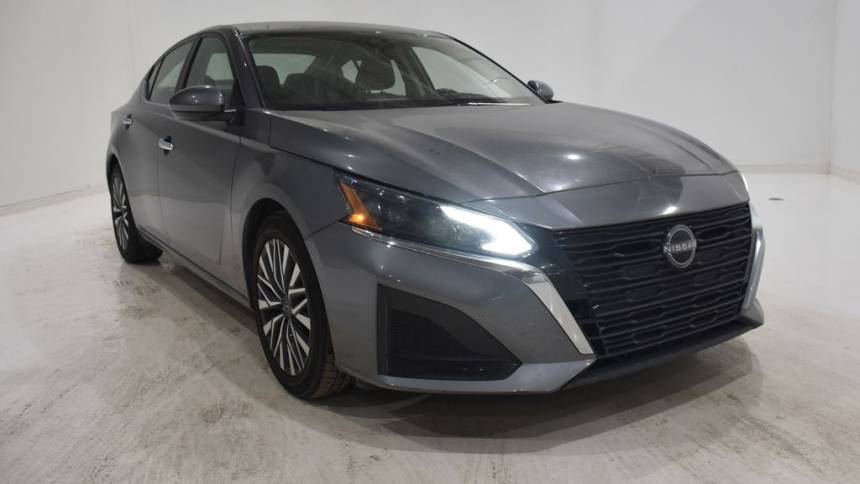2023 Nissan Altima SV — Sedan — 58,033 mi — Urbana, IL