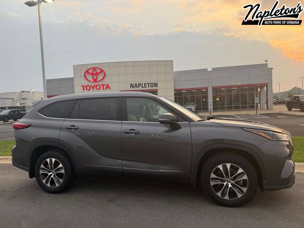 2022 Toyota Highlander XLE — SUV — 28,449 mi — Urbana, IL