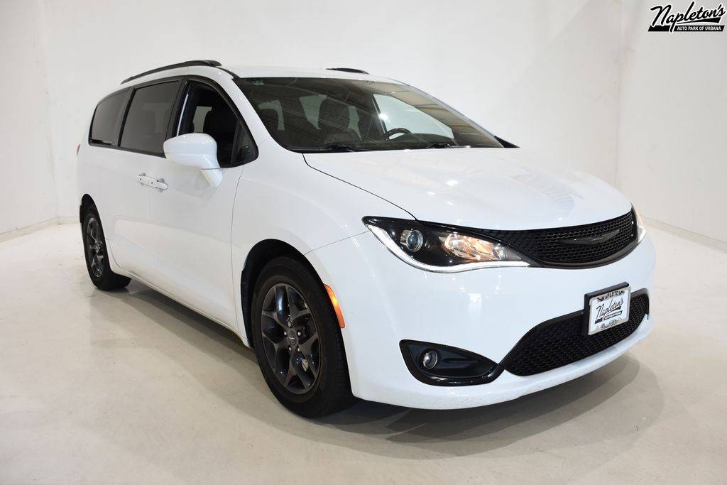 2018 Chrysler Pacifica Touring L — Minivan — 92,104 mi — Urbana, IL