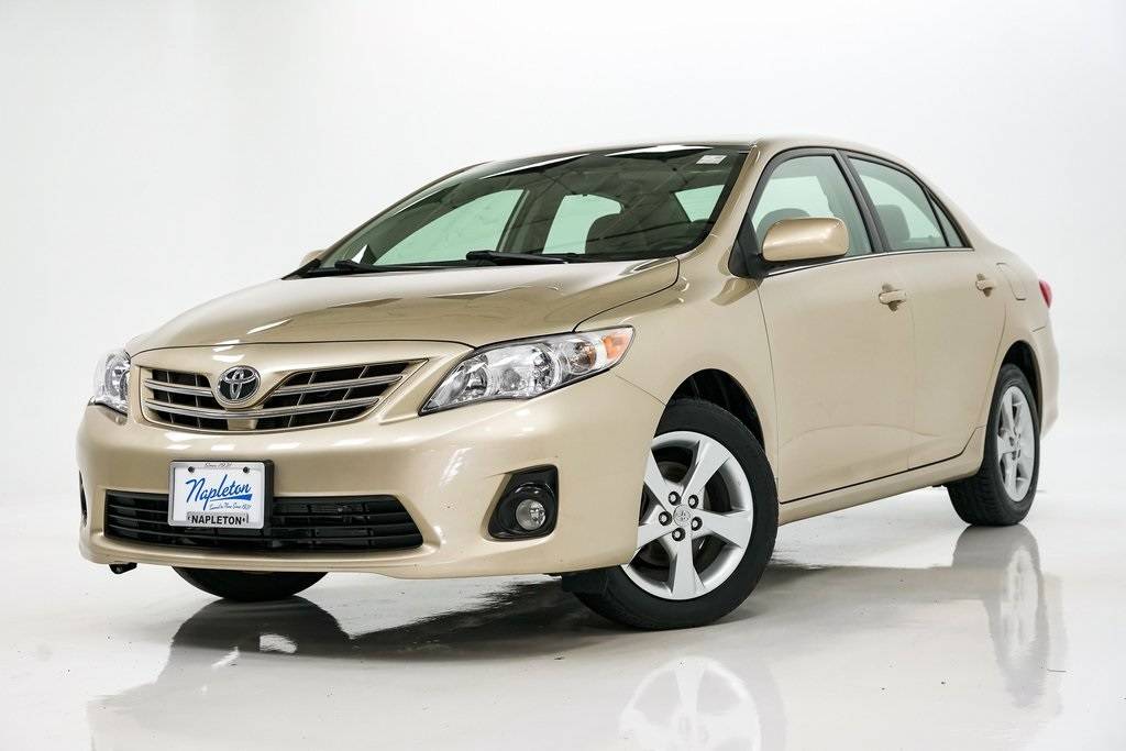 2013 Toyota Corolla LE — Sedan — 104,000 mi — Elmhurst, IL