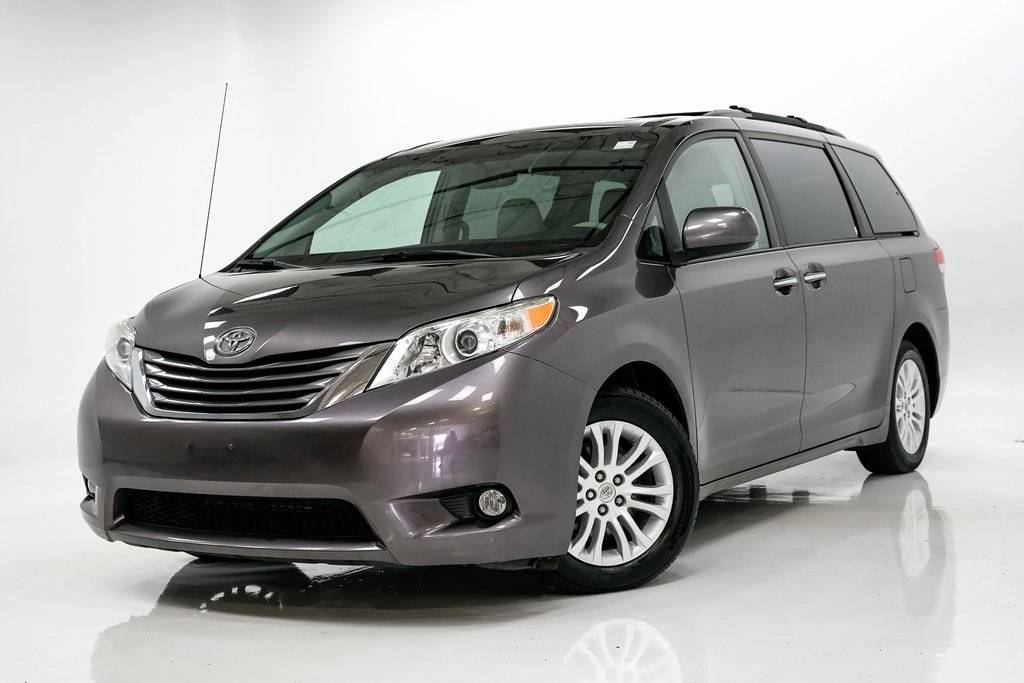 2014 Toyota Sienna L — Minivan — 152,897 mi — Elmhurst, IL