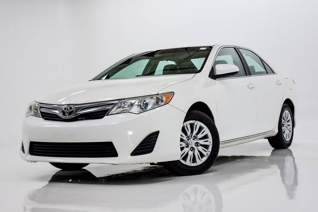 2014 Toyota Camry L — Sedan — 154,080 mi — Elmhurst, IL
