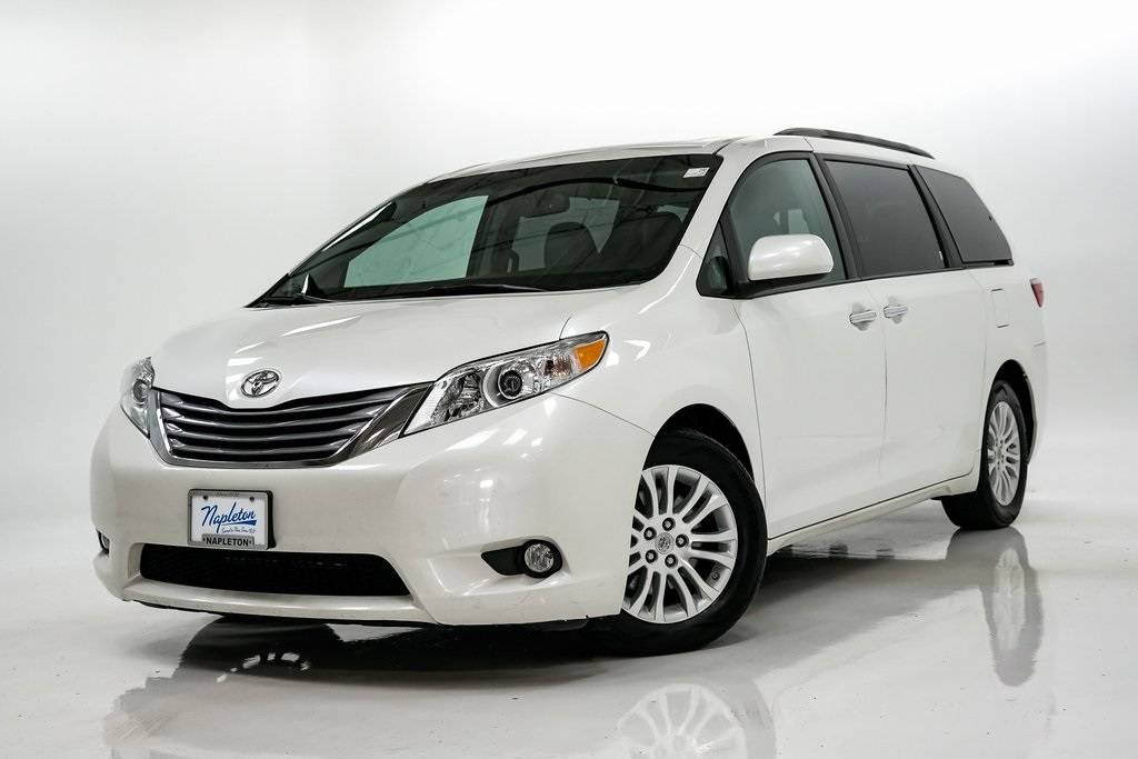 2015 Toyota Sienna L — Minivan — 108,109 mi — Elmhurst, IL
