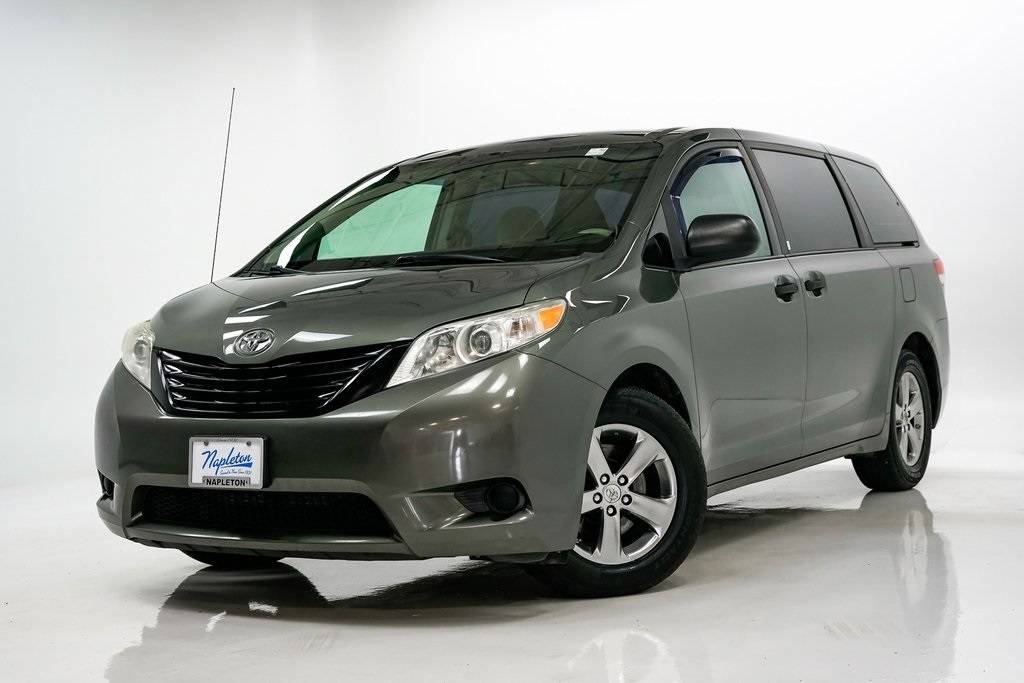 2011 Toyota Sienna Base — Minivan — 152,925 mi — Elmhurst, IL