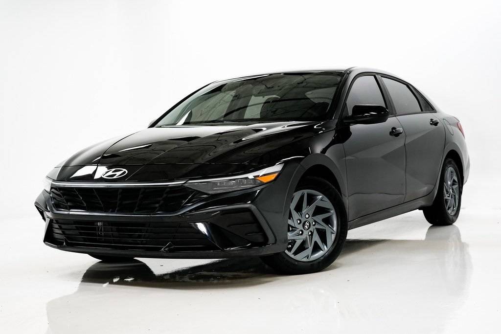 2024 Hyundai Elantra Hybrid Blue — Sedan — 55 mi — Elmhurst, IL