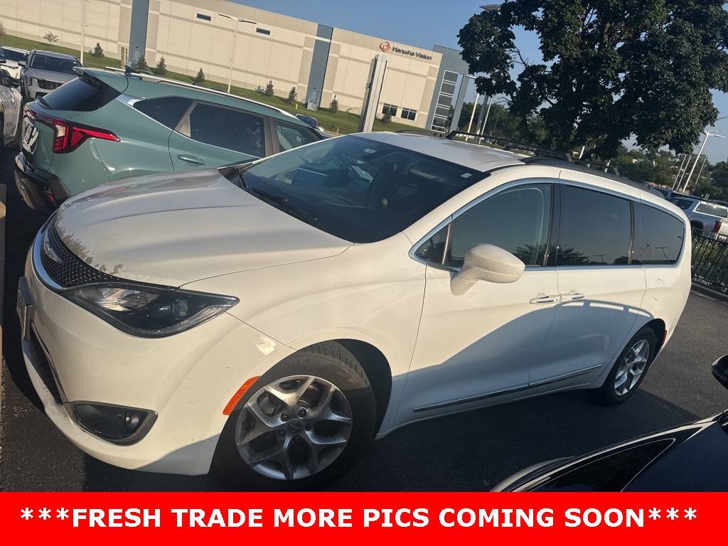 2017 Chrysler Pacifica Touring L — Minivan — 102,726 mi — Elmhurst, IL