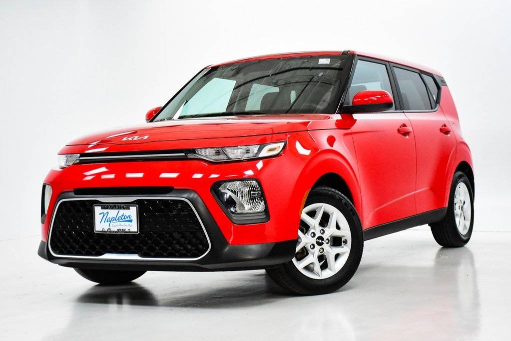 2022 Kia Soul LX — Hatchback — 10,905 mi — Elmhurst, IL