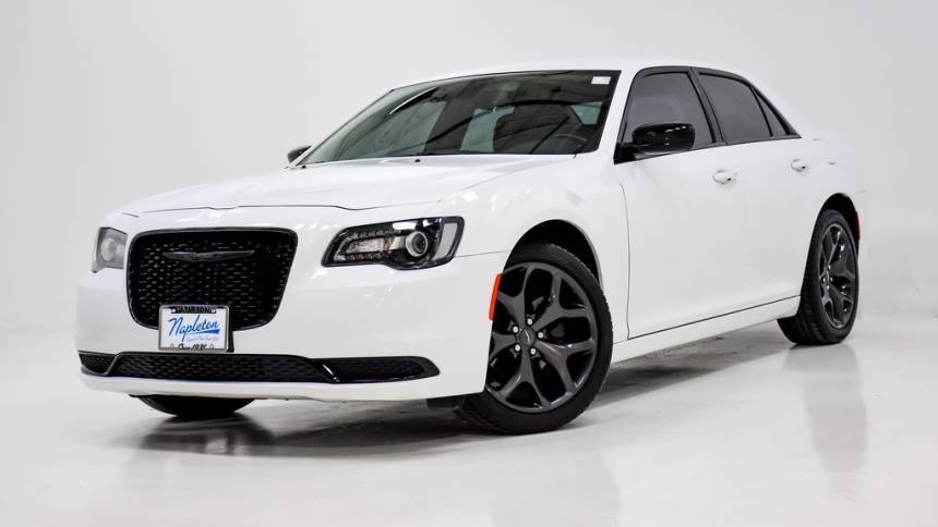 2020 Chrysler 300 Touring — Sedan — 29,898 mi — Elmhurst, IL
