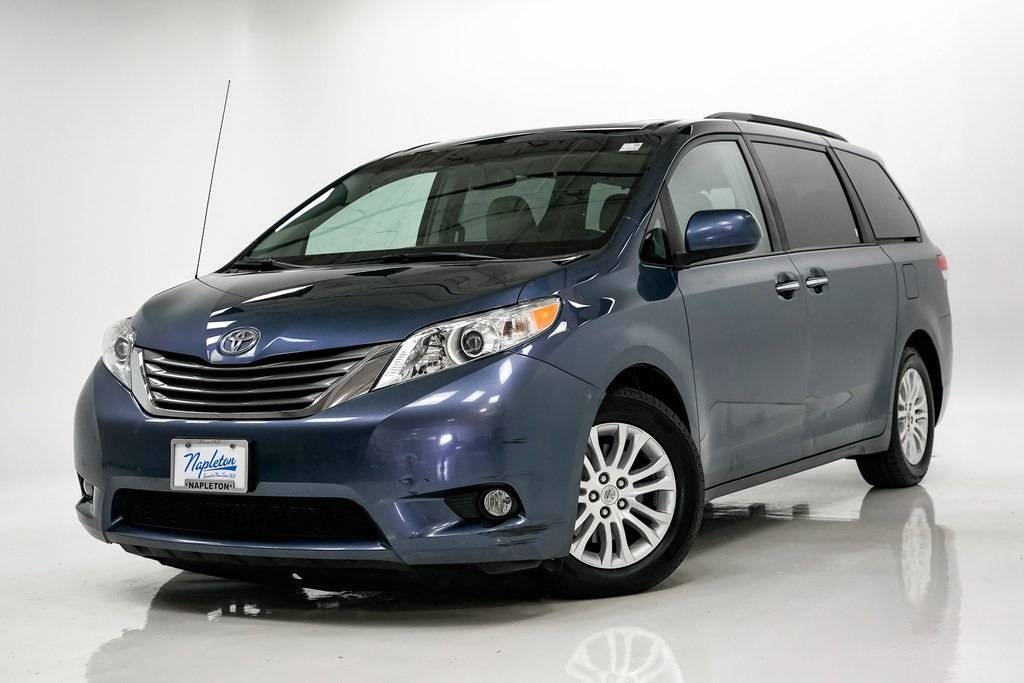 2014 Toyota Sienna L — Minivan — 89,946 mi — Elmhurst, IL