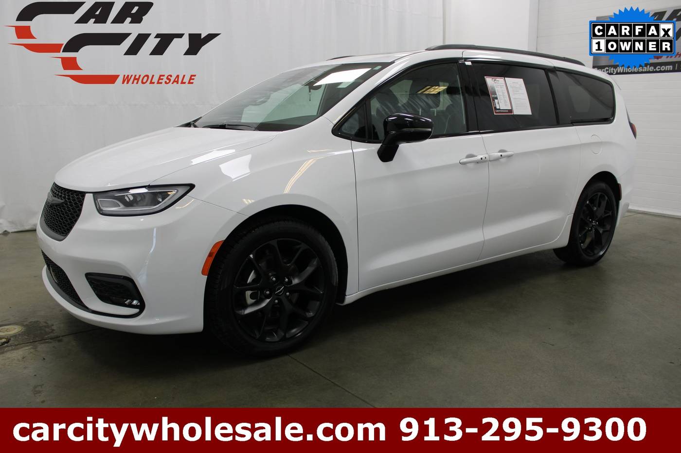 2025 Chrysler Pacifica Limited — Minivan — 14,882 mi — Shawnee, KS