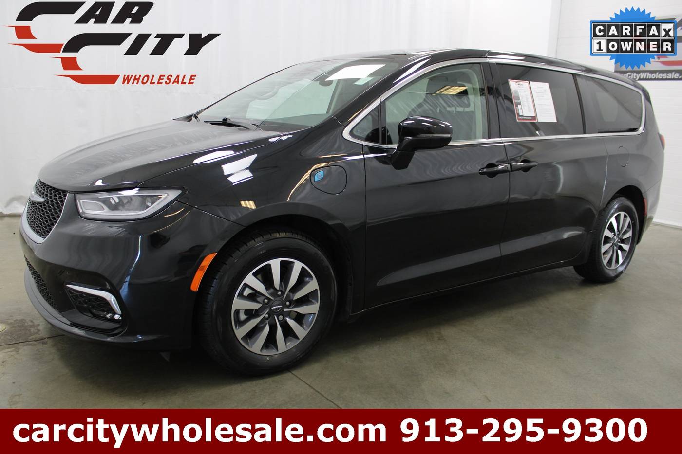 2022 Chrysler Pacifica Hybrid Touring L — Minivan — 69,246 mi — Shawnee, KS