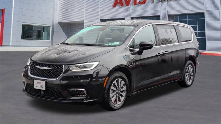 2023 Chrysler Pacifica Hybrid Touring L — Minivan — 71,590 mi — Live Oak, TX