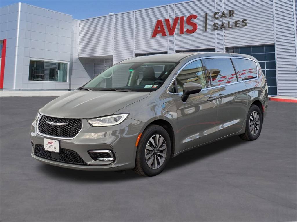 2023 Chrysler Pacifica Hybrid Touring L — Minivan — 66,060 mi — Live Oak, TX