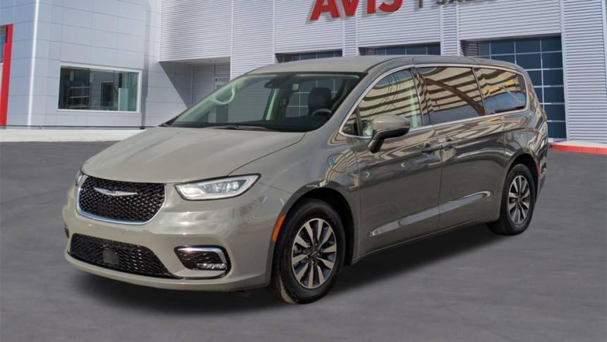 2023 Chrysler Pacifica Hybrid Touring L — Minivan — 63,461 mi — Live Oak, TX