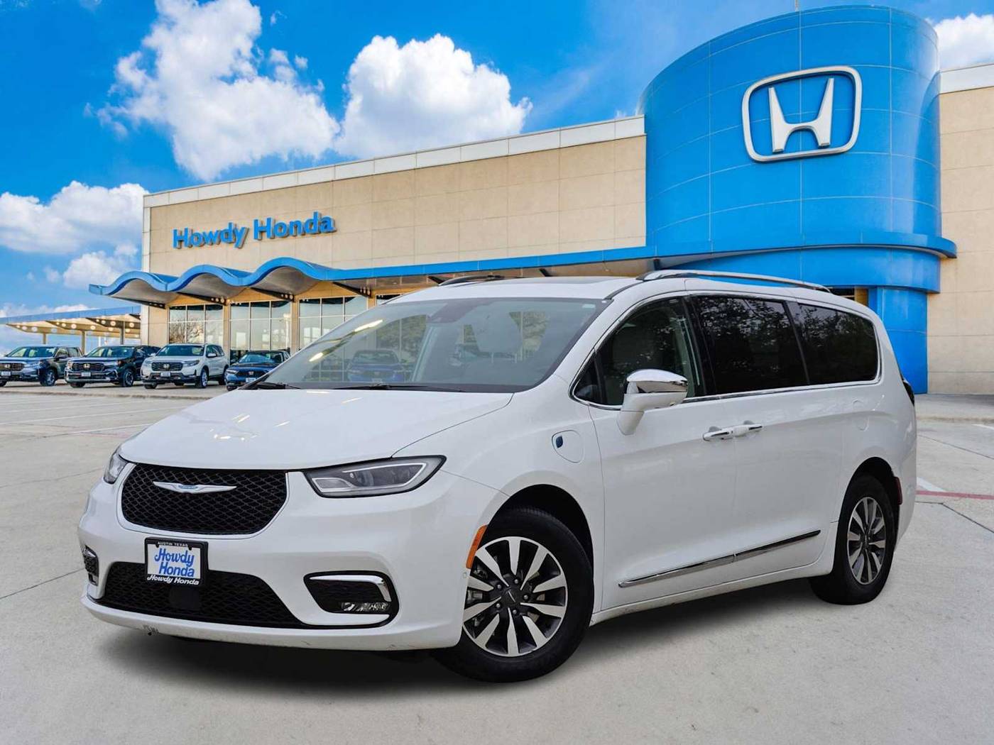 2021 Chrysler Pacifica Hybrid Limited — Minivan — 87,352 mi — Austin, TX