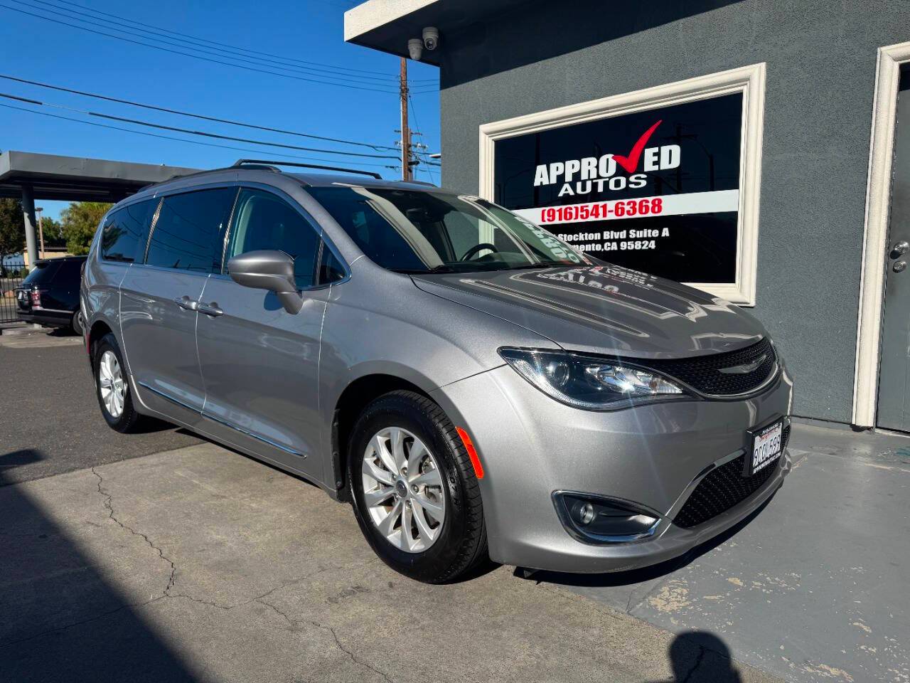 2017 Chrysler Pacifica Touring L — Minivan — 76,424 mi — Sacramento, CA