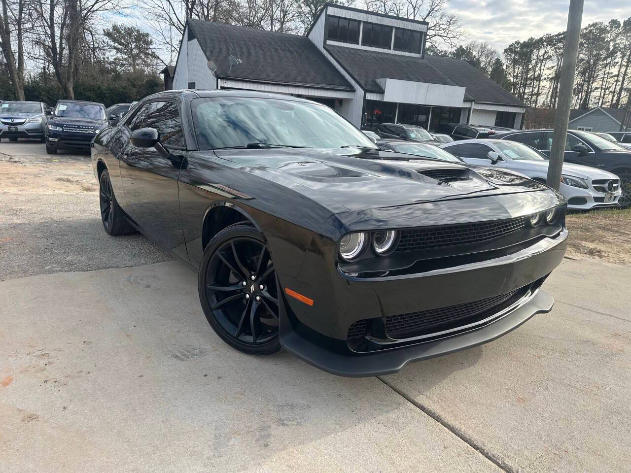 2017 Dodge Challenger SXT — Coupe — 134,569 mi — Snellville, GA