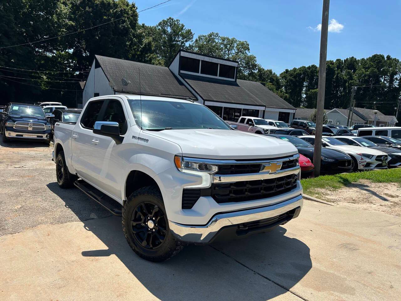 2023 Chevrolet Silverado 1500 LT — Pickup Truck — 122,483 mi — Snellville, GA