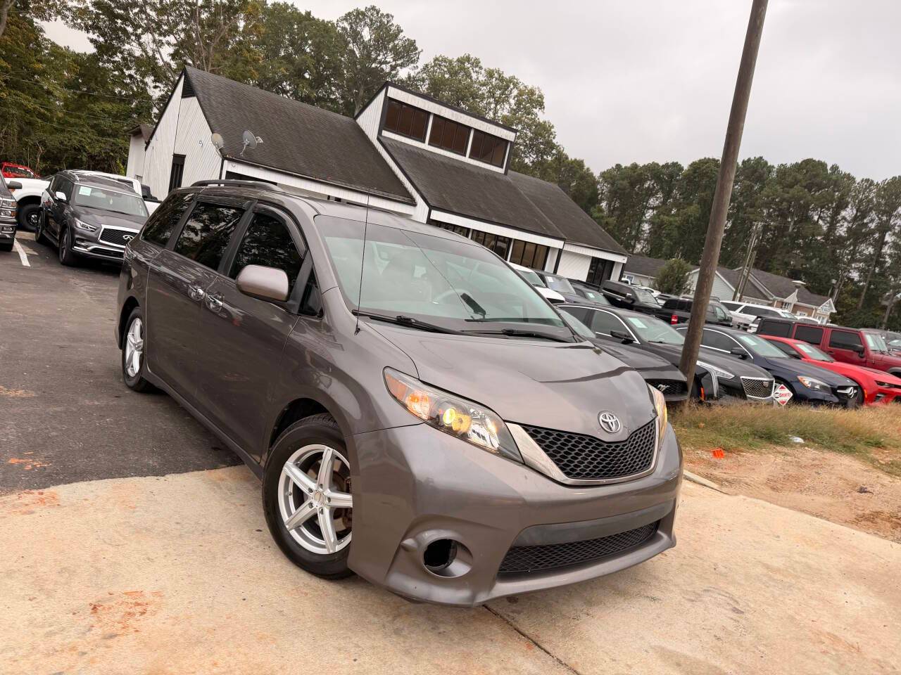 2013 Toyota Sienna SE — Minivan — 145,292 mi — Snellville, GA